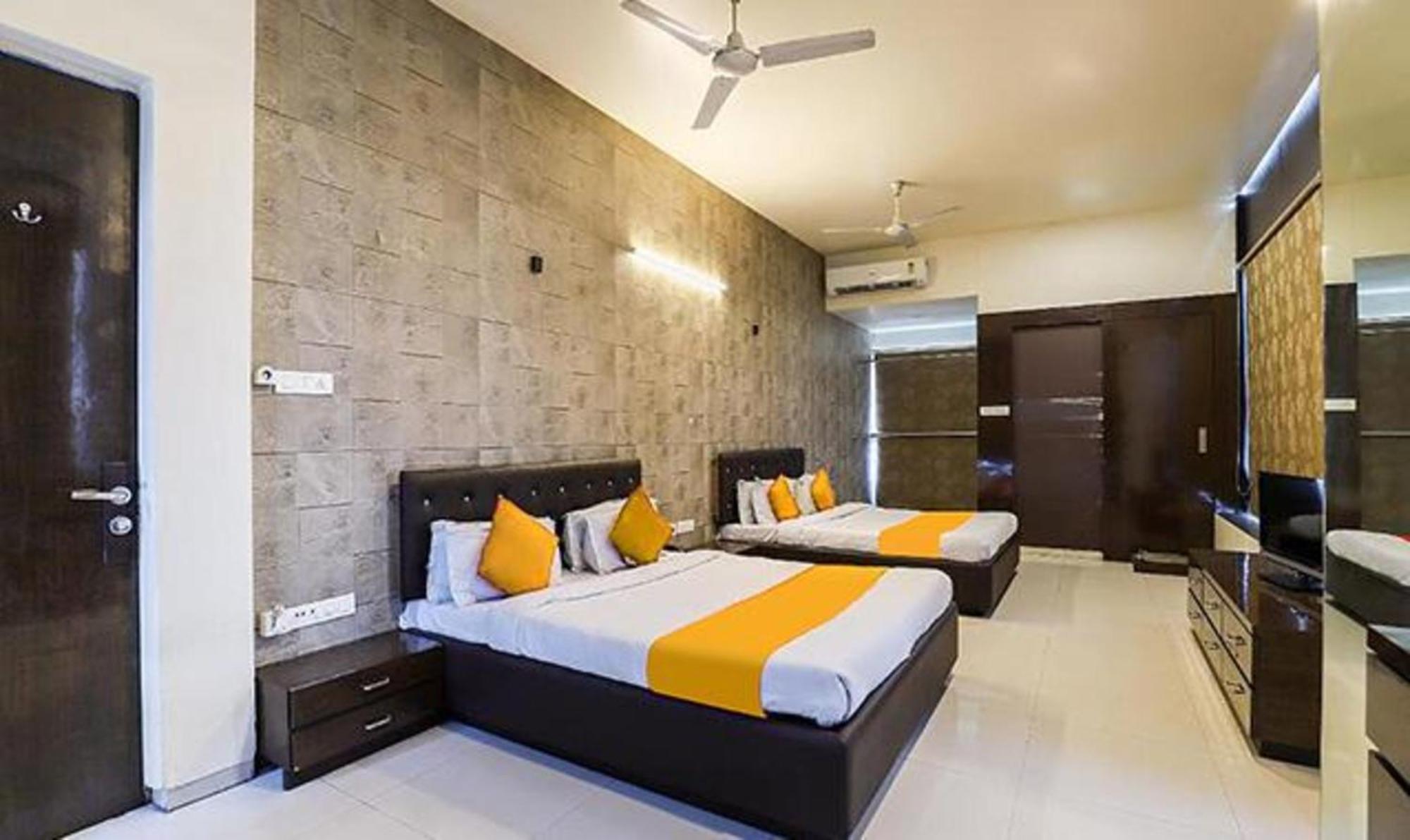 โอโย 71730 โฮเต็ล แมริโกลด์ Hotel สุรัต ภายนอก รูปภาพ