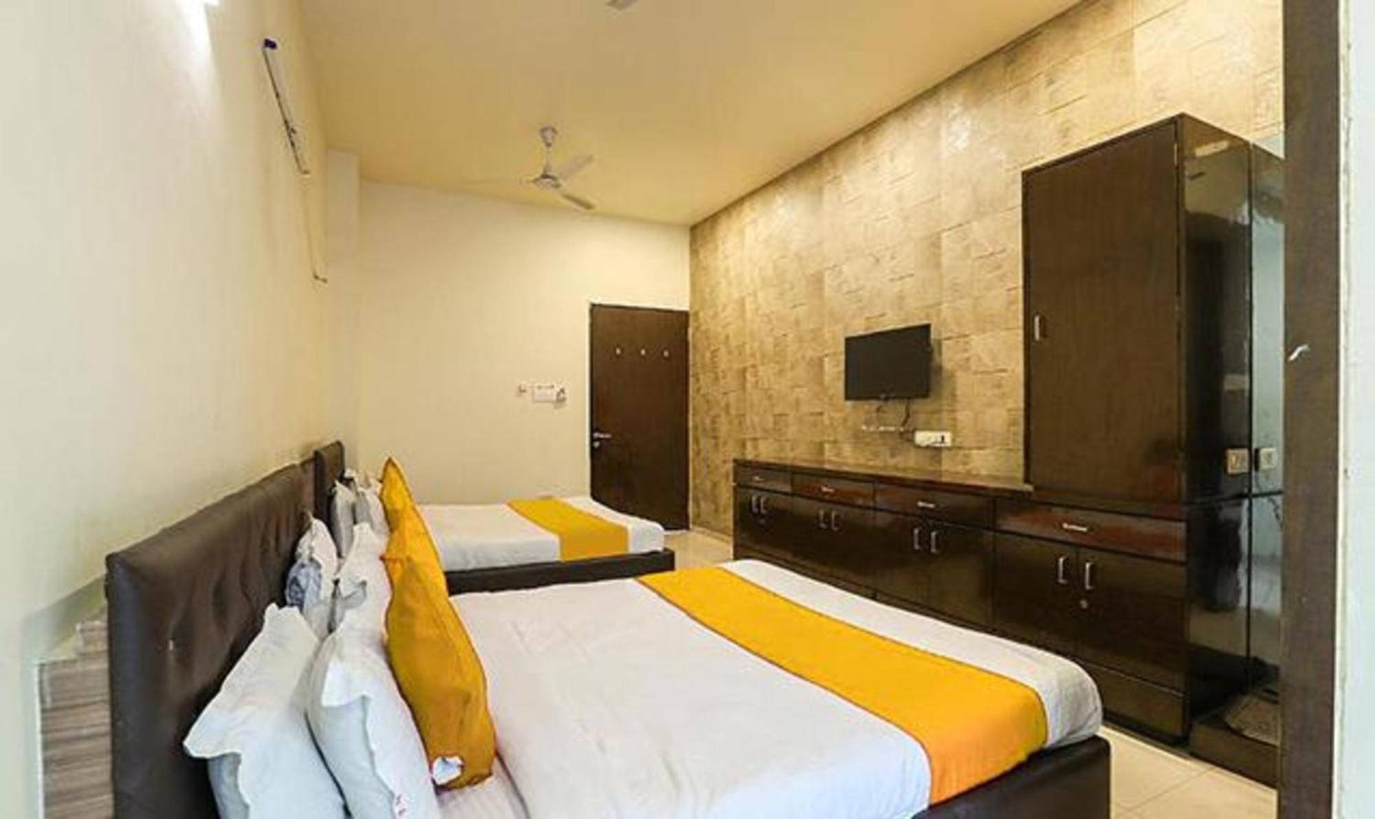 โอโย 71730 โฮเต็ล แมริโกลด์ Hotel สุรัต ภายนอก รูปภาพ