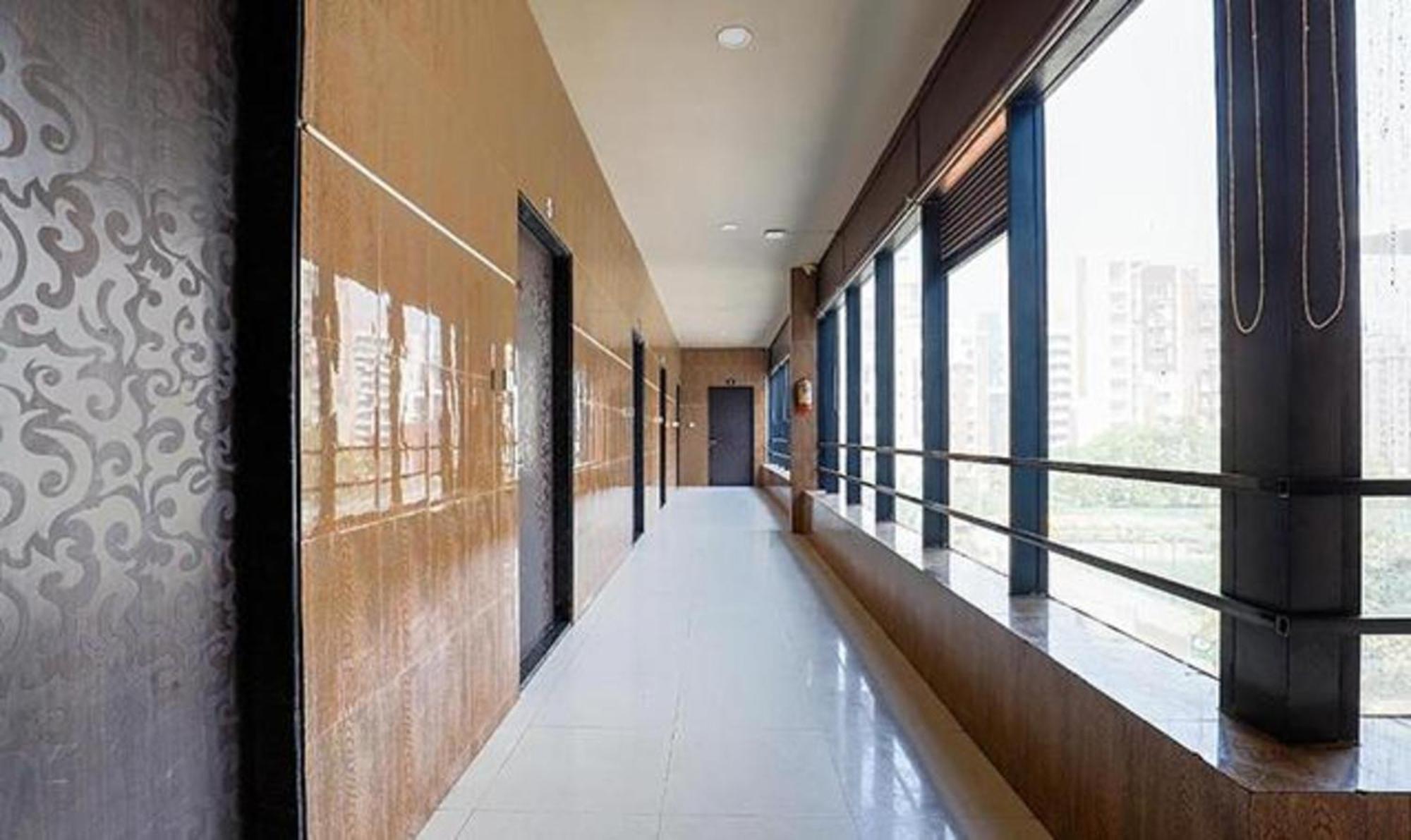 โอโย 71730 โฮเต็ล แมริโกลด์ Hotel สุรัต ภายนอก รูปภาพ